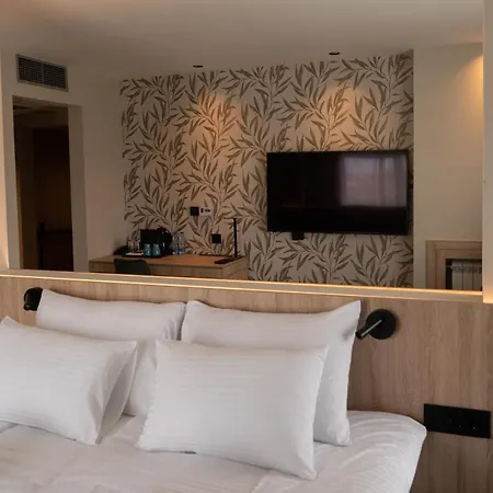 Hotel Gracian Сремска Митровица Екстериор снимка