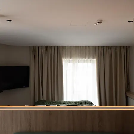 Hotel Gracian Сремска Митровица Екстериор снимка