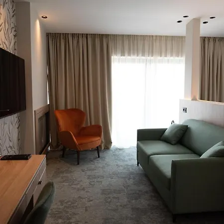 Hotel Gracian Сремска Митровица Екстериор снимка