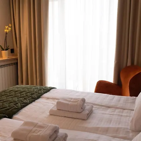 Hotel Gracian Сремска Митровица Екстериор снимка